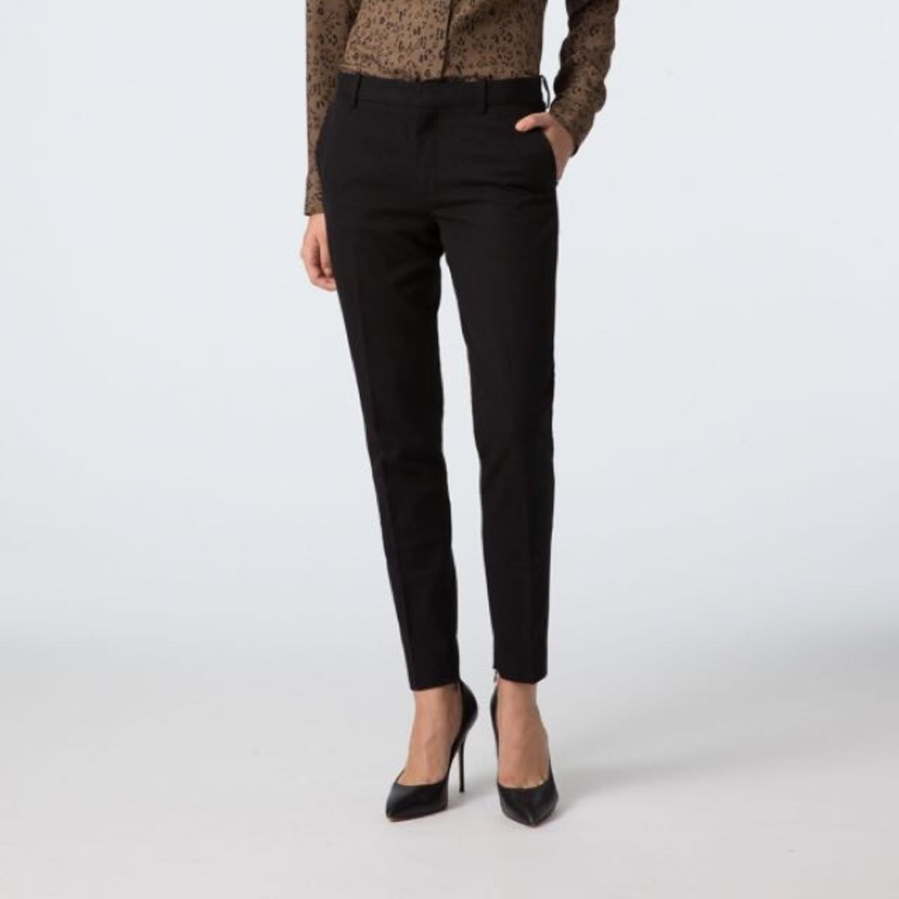 ✨ NWT Uniqlo Black Dress Pants in Slim Fit (Size 4)